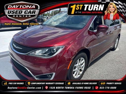 Used 2020 Chrysler Pacifica Touring w/ Cold Weather Group FWD image 1