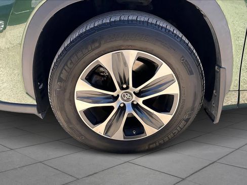 Used 2023 Toyota Highlander XLE image 10