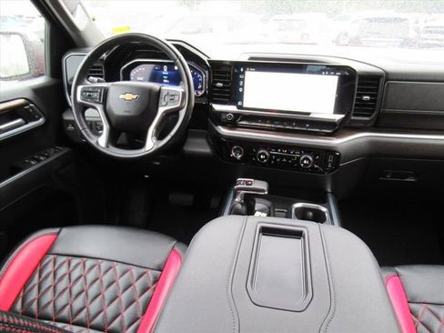 Used 2022 Chevrolet Silverado 1500 LT w/ Protection Package RWD image 12