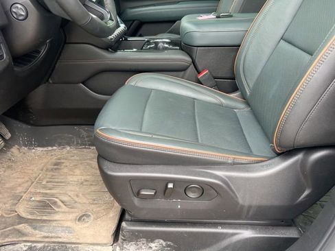Used 2025 GMC Yukon AT4 w/ AT4 Premium Plus Package AWD/4WD image 16