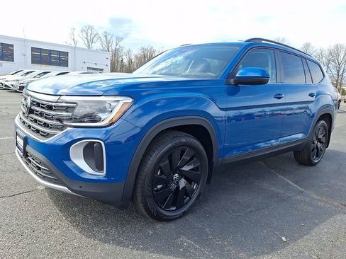 New 2026 Volkswagen Atlas SE image 2