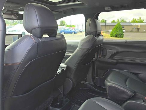 Used 2022 Toyota Sienna XSE w/ XSE Plus Package FWD image 19
