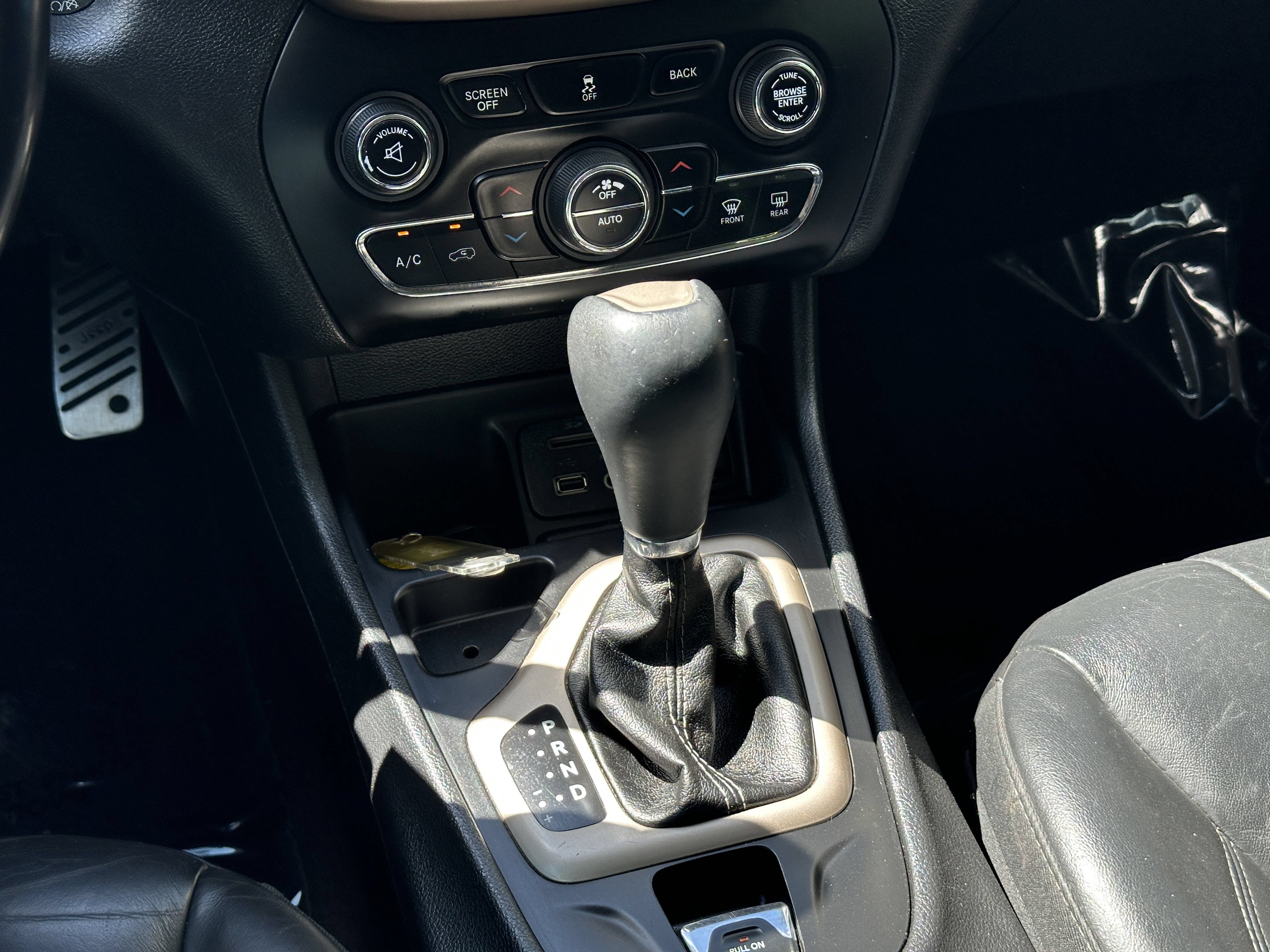 Used 2018 Jeep Cherokee Limited FWD image 17