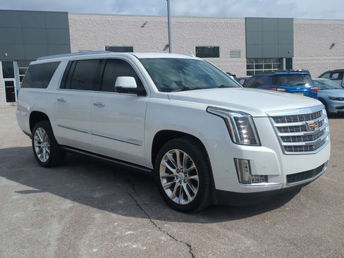 Used 2020 Cadillac Escalade ESV Premium Luxury w/ LPO, Radiant Package image 2