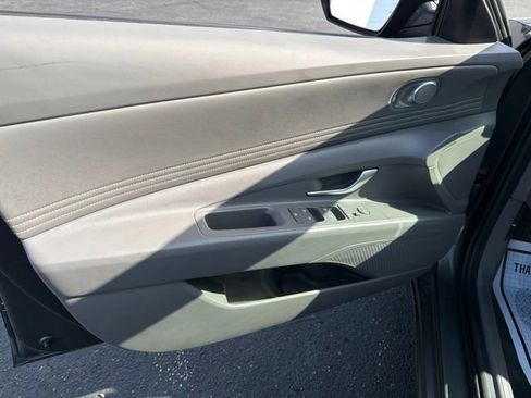 Used 2025 Hyundai Elantra SEL FWD image 9