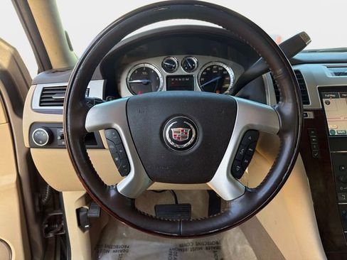 Used 2012 Cadillac Escalade Luxury image 26