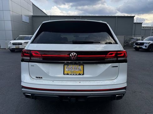 Used 2024 Volkswagen Atlas Peak Edition SE AWD/4WD image 6