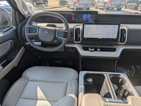 Certified 2025 Ford Expedition Active image 34