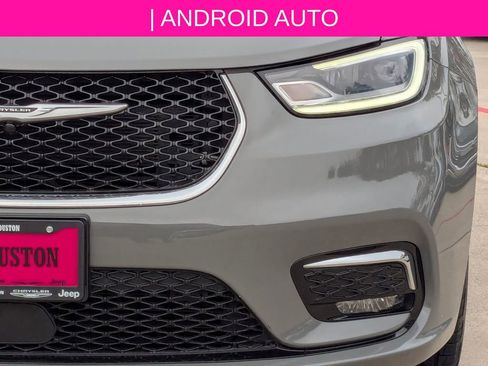 Used 2023 Chrysler Pacifica Limited FWD image 10