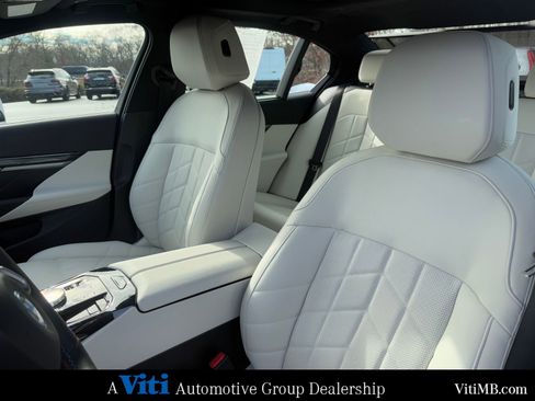 Used 2025 BMW i5 M60 w/ Executive Package image 18