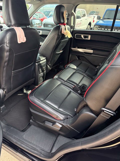 Used 2024 Ford Explorer XLT RWD image 3