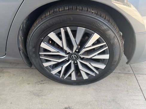Used 2025 Nissan Altima 2.5 SV FWD image 26