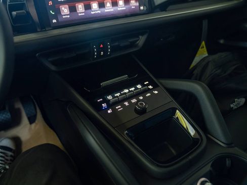 New 2026 Porsche Cayenne Base image 21