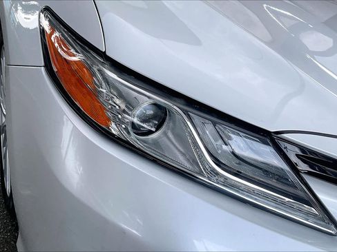 Used 2020 Toyota Camry XLE image 27