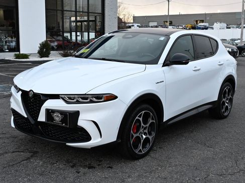 Used 2024 Alfa Romeo Tonale Veloce w/ Active Assist Package AWD/4WD image 2