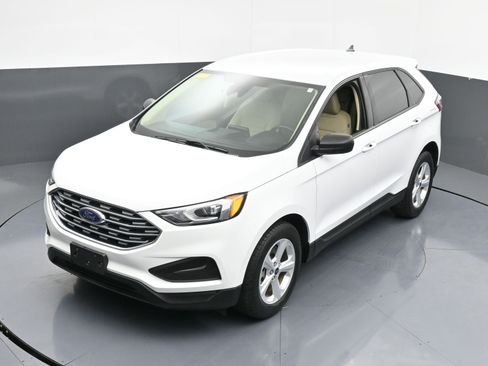Used 2021 Ford Edge SE image 32