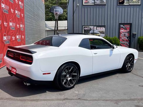 Used 2016 Dodge Challenger R/T RWD image 5