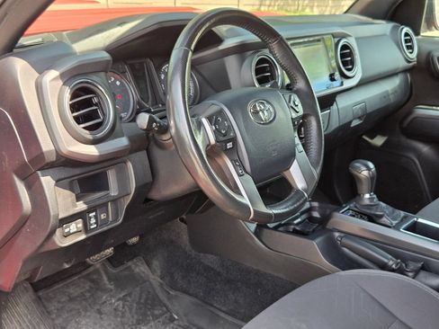 Used 2019 Toyota Tacoma TRD Sport RWD image 12