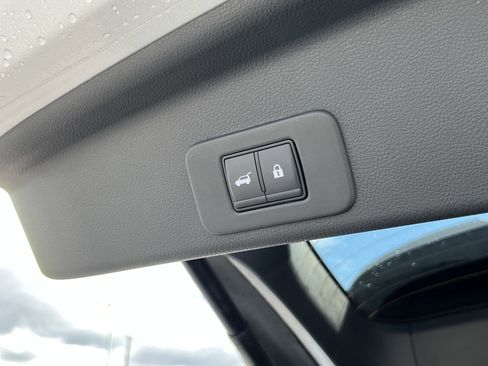 Used 2025 Nissan Murano SL AWD/4WD image 8