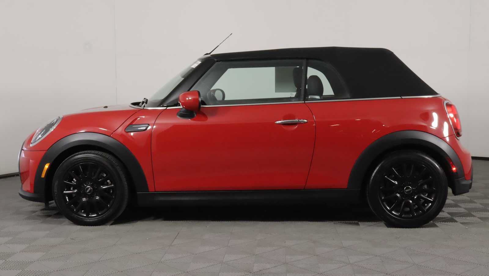 Used 2024 MINI Cooper Convertible FWD image 4