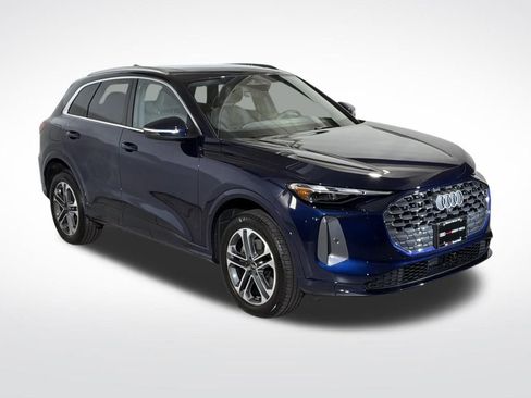 Used 2025 Audi Q5 2.0T Premium w/ Convenience Package image 11