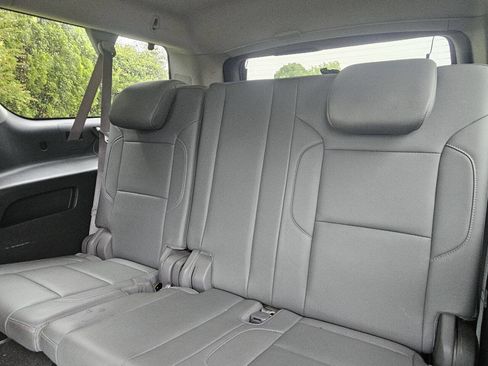Used 2015 Chevrolet Suburban LT w/ Luxury Package AWD/4WD image 15