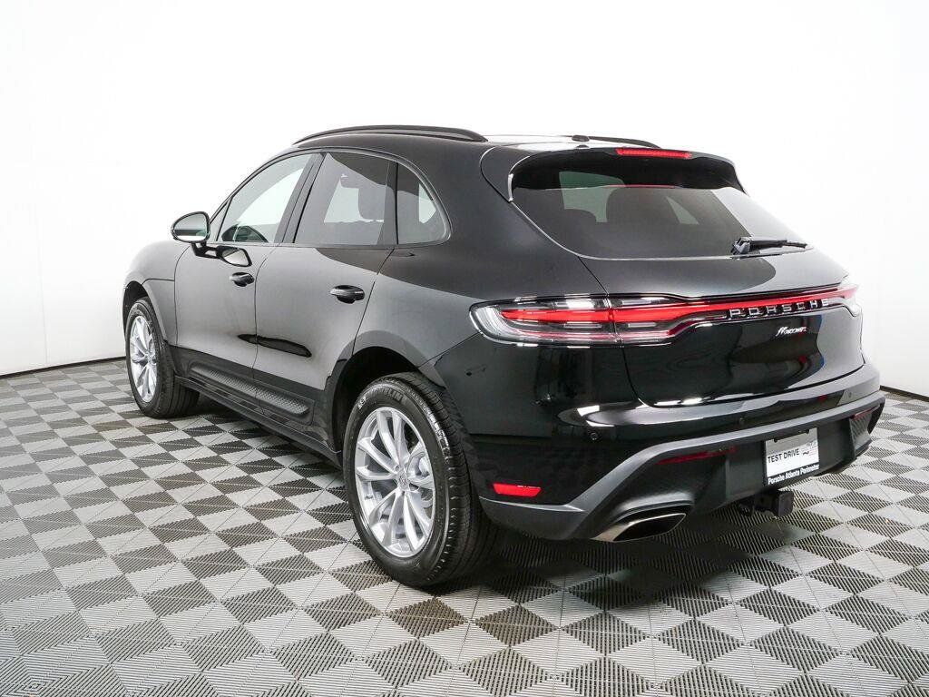 Certified 2026 Porsche Macan AWD/4WD image 3