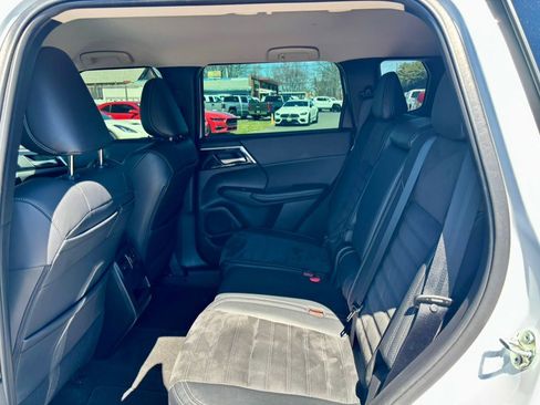 Used 2023 Mitsubishi Outlander SE AWD/4WD image 14