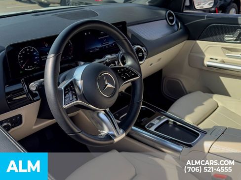 Used 2025 Mercedes-Benz GLA 250 4MATIC image 9