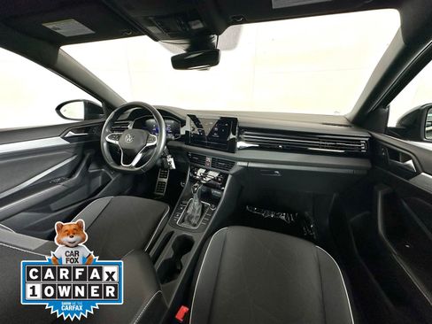Used 2025 Volkswagen Jetta Sport FWD image 2