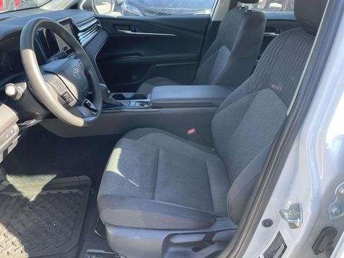 Used 2025 Toyota Camry SE image 29