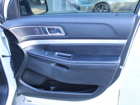 Used 2016 Ford Explorer XLT w/ Equipment Group 202A FWD image 26