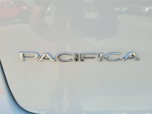 New 2026 Chrysler Pacifica Select image 15