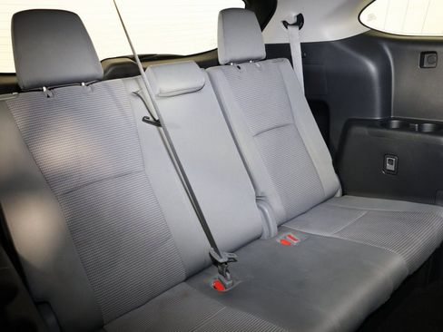 Used 2023 Toyota Highlander LE FWD image 35