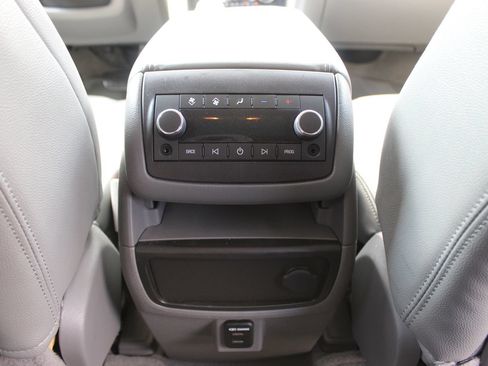 Used 2016 Chevrolet Traverse LT FWD image 16