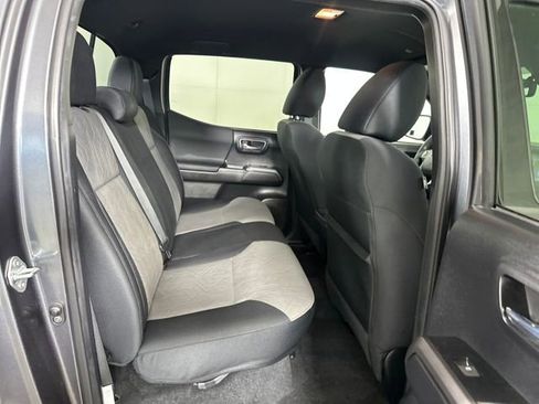 Used 2023 Toyota Tacoma TRD Off-Road image 27