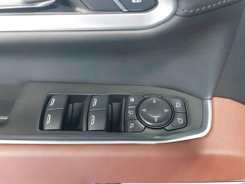 Used 2025 GMC Sierra 2500 Denali Ultimate AWD/4WD image 28