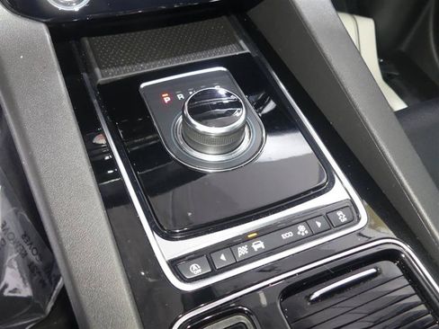 Used 2019 Jaguar F-PACE Premium AWD/4WD image 38