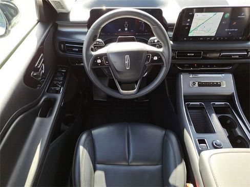 Used 2025 Lincoln Aviator AWD image 11