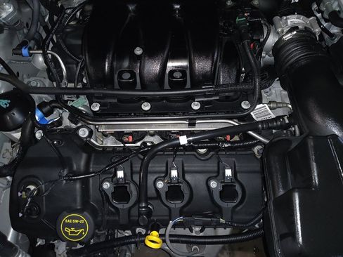 Used 2018 Ford Explorer XLT image 30