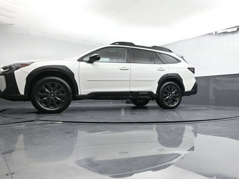 Used 2025 Subaru Outback Onyx Edition XT AWD/4WD image 33
