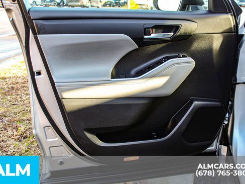 Used 2021 Toyota Highlander XLE image 40
