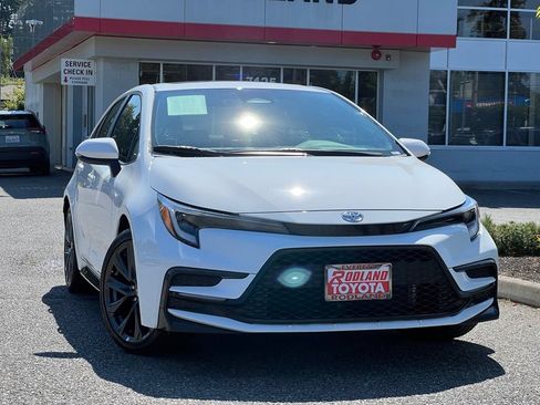 Certified 2025 Toyota Corolla SE w/ SE Premium Package FWD image 1