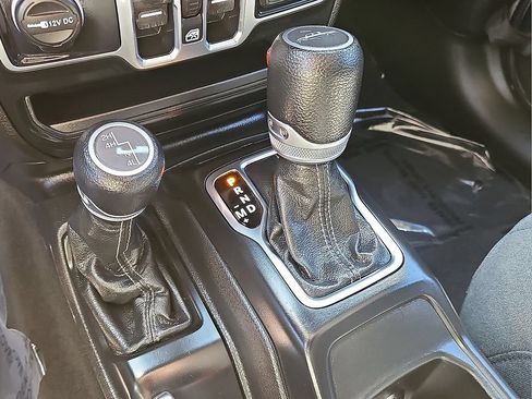Used 2024 Jeep Gladiator Sport AWD/4WD image 25