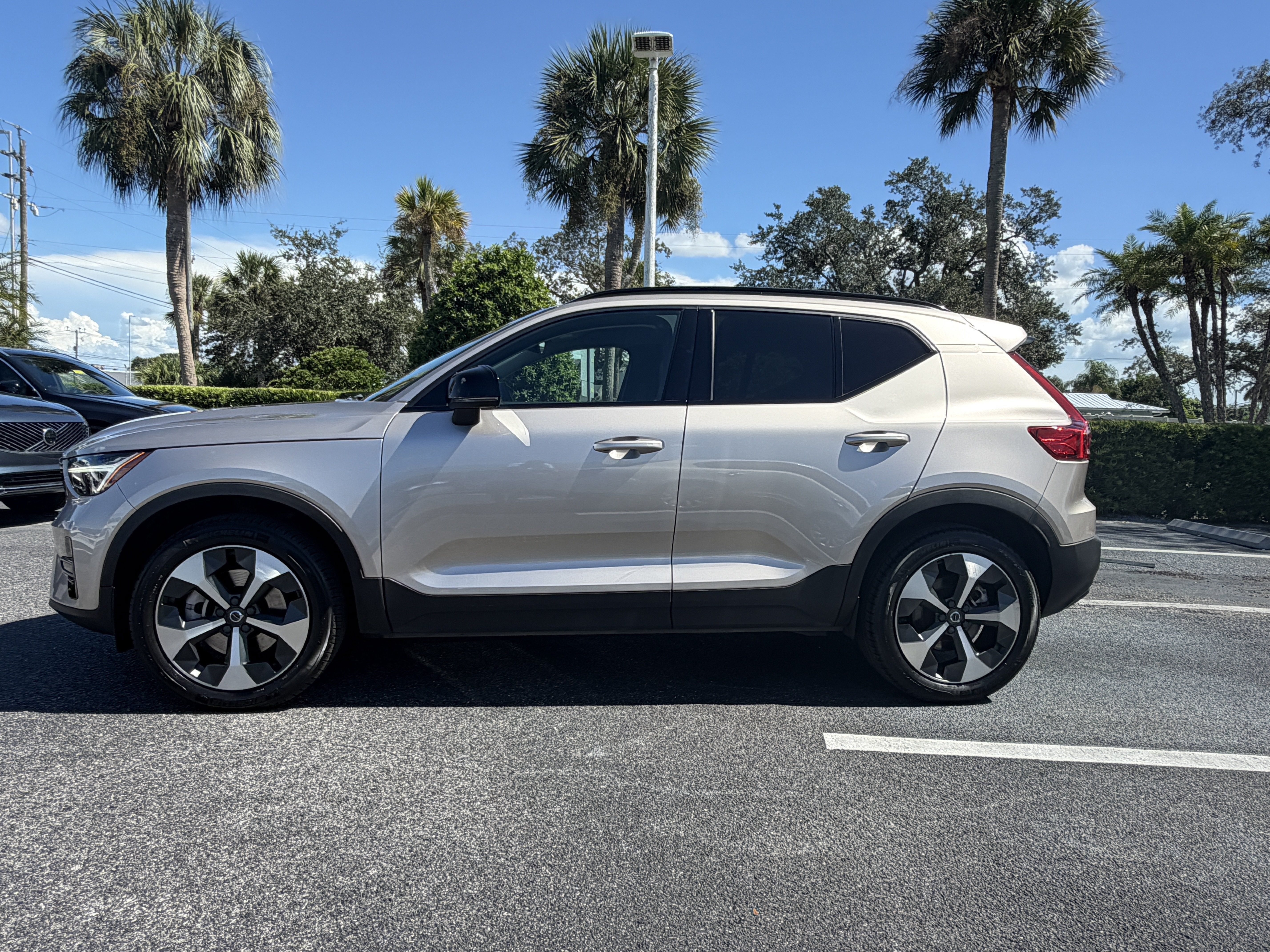 Certified 2024 Volvo XC40 B5 Core AWD/4WD image 6