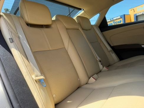 Used 2013 Toyota Avalon Limited w/ Technology Pkg FWD image 19