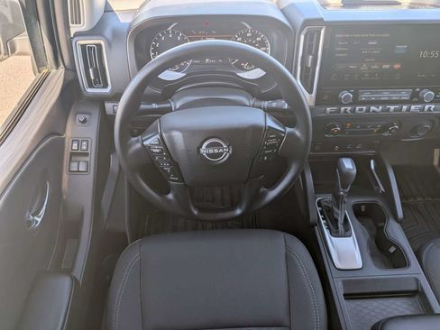 Used 2025 Nissan Frontier SV RWD image 15