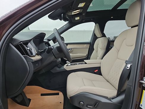 New 2026 Volvo XC90 B5 Plus w/ Protection Package Premier AWD/4WD image 10