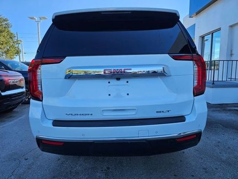 Used 2023 GMC Yukon XL SLT w/ SLT Luxury Package image 4