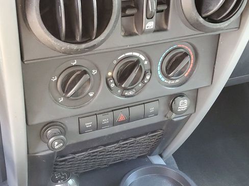 Used 2009 Jeep Wrangler Unlimited Rubicon w/ Dual Top Group AWD/4WD image 28